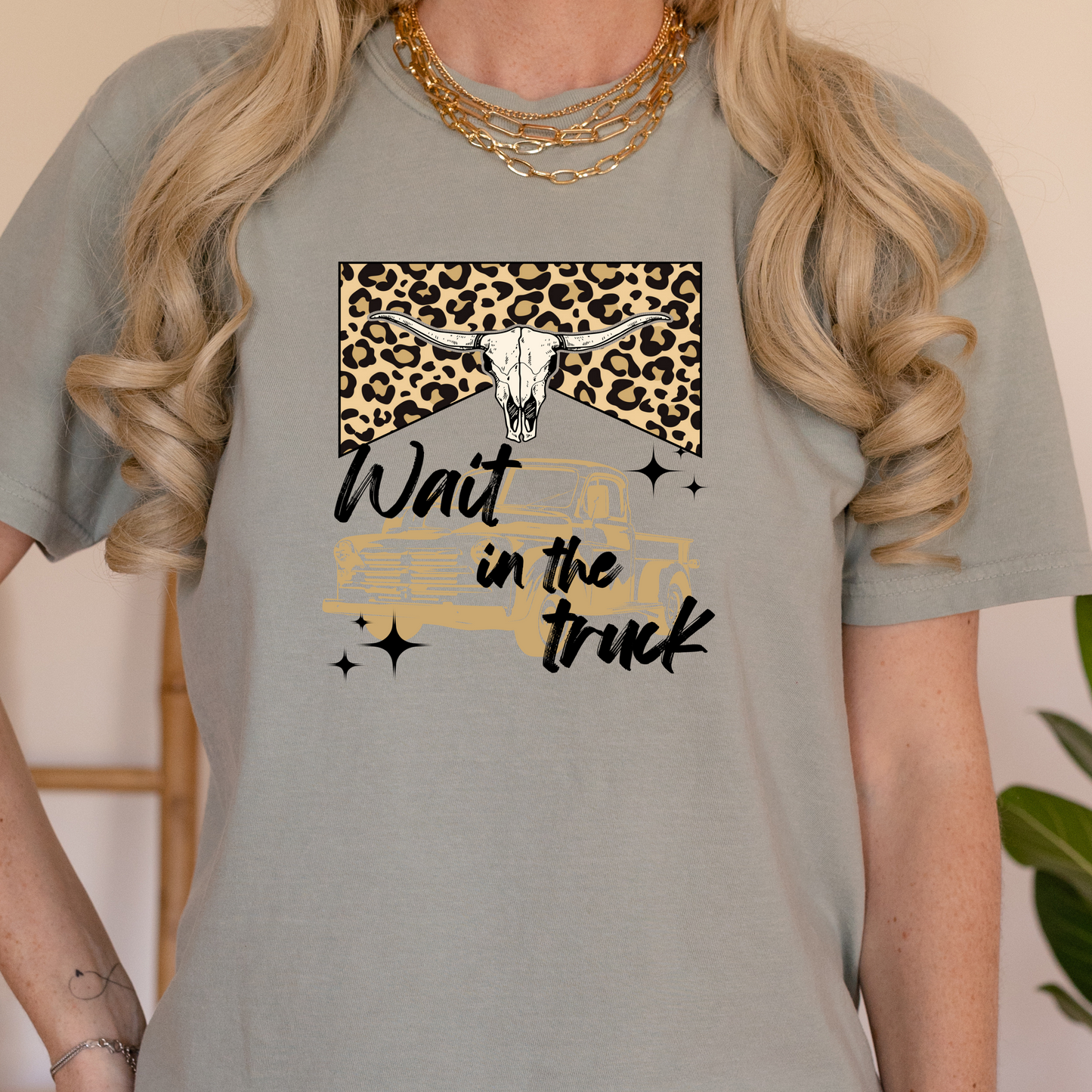 Leopard Wait int he Truck Bull Skull Wallen